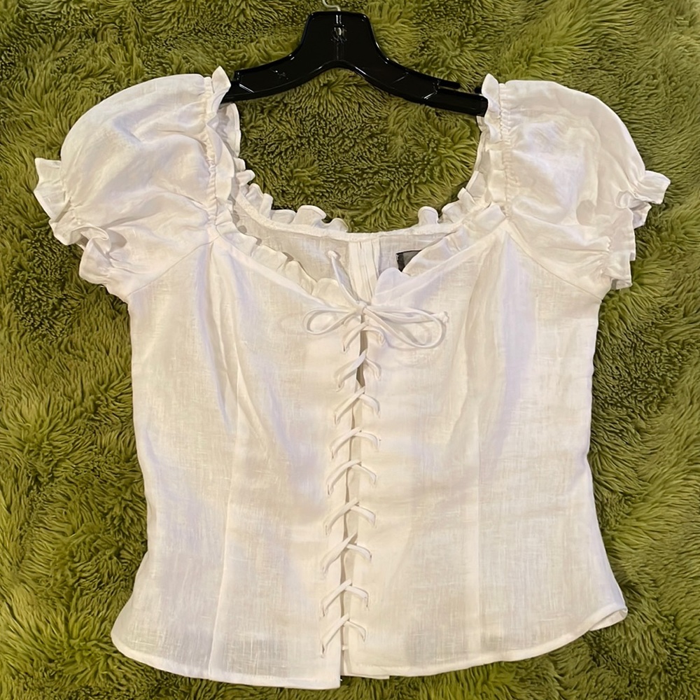 Super cute Reformation Linen “Cassidy” White top. Size 6!